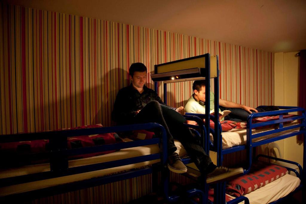 1 Bett im 6-Bett-Schlafsaal mit Bad